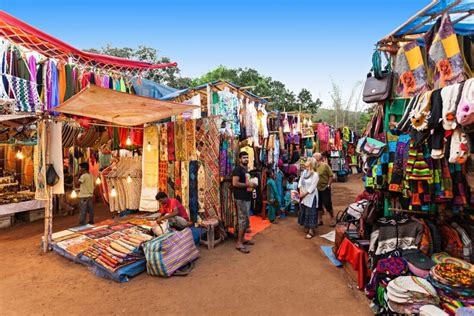 things to buy in goa for girlfriend|saturday market goa.